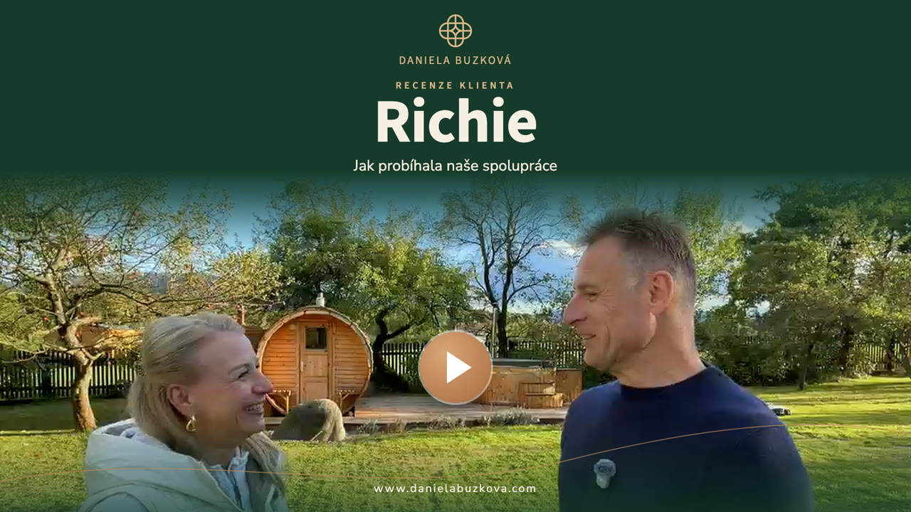 Videoreference Richie: rozhovor s Danielou Buzkovou na zahradě